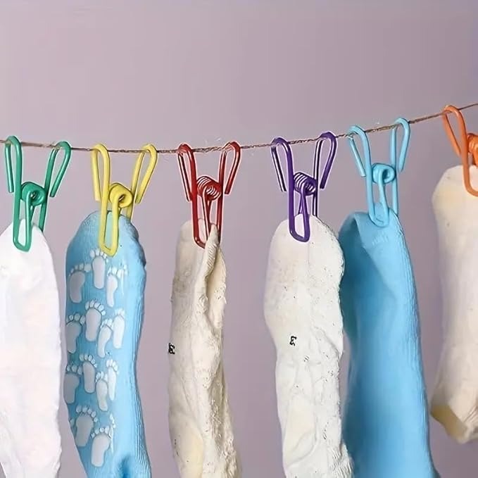 Portable Retractable Clothesline with 12 Clips - Adjustable Laundry Drying Rope, Compact and Lightweight, Perfect for Travel, Camping, and Home Use